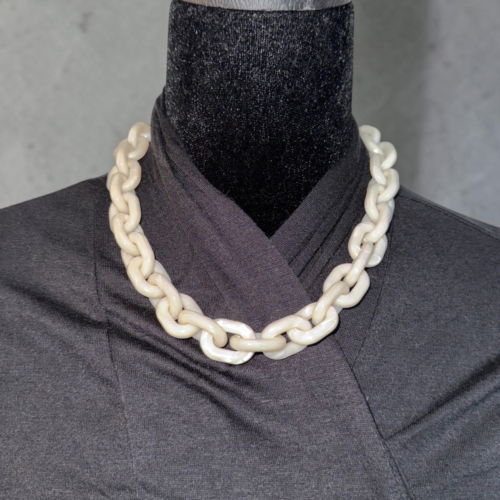 J.Crew White Pearlescent Resin Chunky Chain Link Necklace NWT AQ513